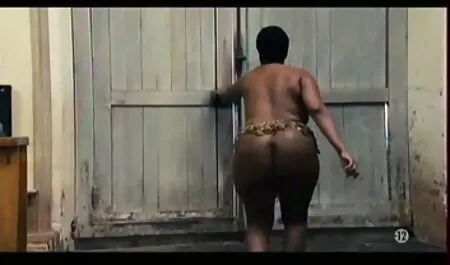 Thức dậy một cô gái trong một chiếc váy sex gái trẻ nhật bản màu hồng