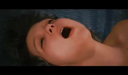 Một cô gái tóc vàng xinh đẹp khiêu phim set gai nhat ban dâm
