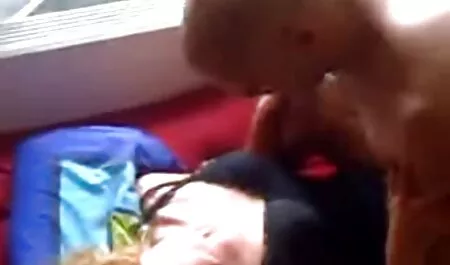 Cô ấy nhìn thấy cô sex lon dep nhat gái trong tấm gương
