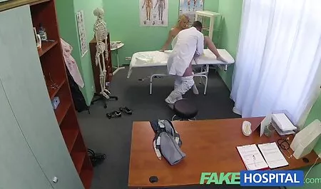 Thoải mái làm sex lon dep nhat tình trên một chiếc giường lớn