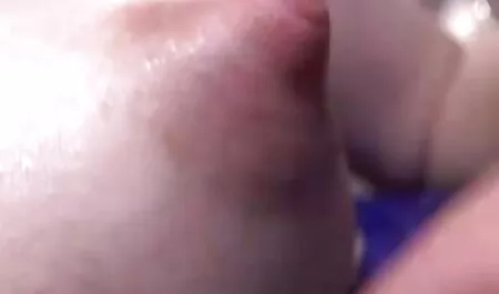 Cô gái tóc xnxx gái xinh nhật bản vàng Blair rửa lông trong phòng tắm