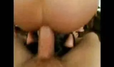 Người phụ Nữ xinh đẹp để gai sex nhat làm việc
