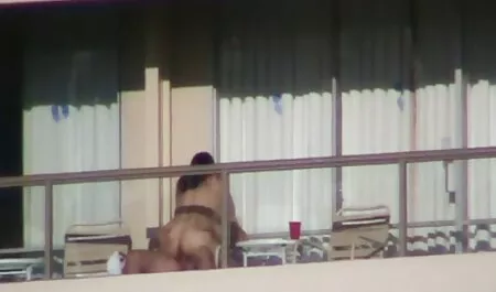 Trói một sex gai nhat ban người vào giường và một zucchini
