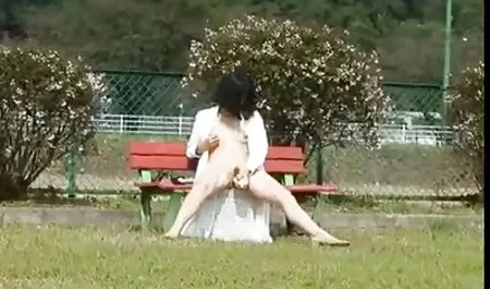 Ông phim xes gai nhat hút xe và đi